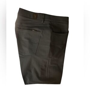 Vuori Men's Navy Pants EUC 34